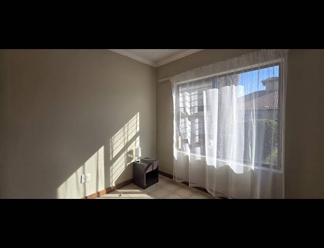 3 BEDROOM FREEHOLD FOR SALE IN SINOVILLE